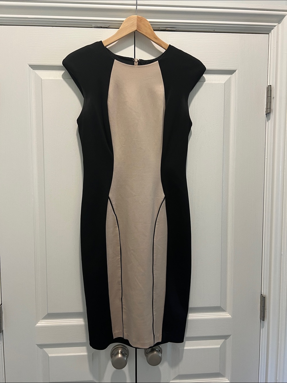 Alexia Admor Black and Beige Colorblock Midi Dress